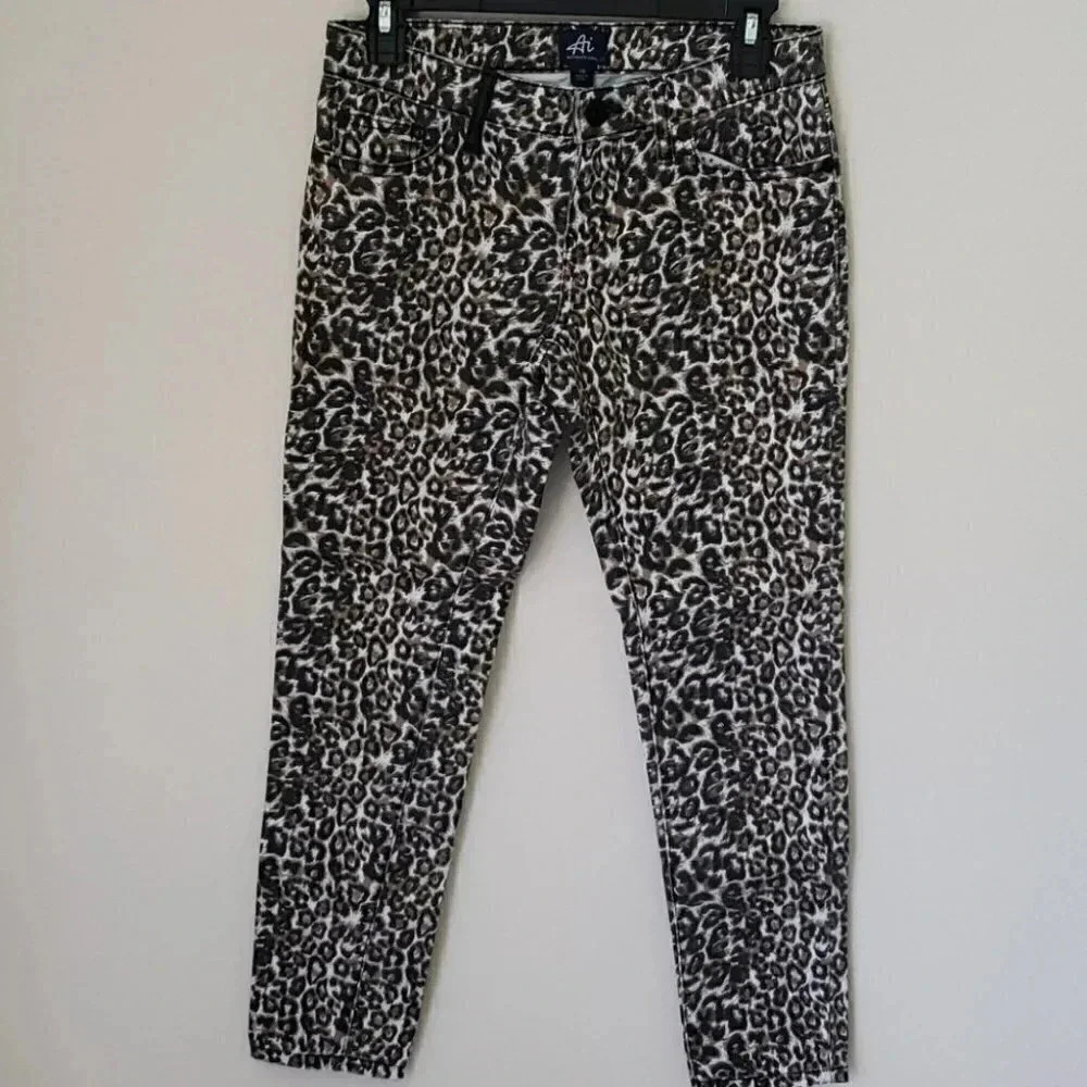 🌻 Authentic Icon Leopard Jeans - Picture 3 of 11